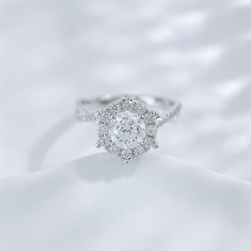 Round brilliant lab grown diamond pave halo ring by Lune Diamond