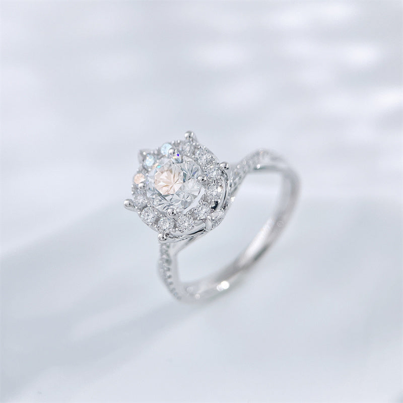 Round Brilliant Diamond Pavé Halo Ring