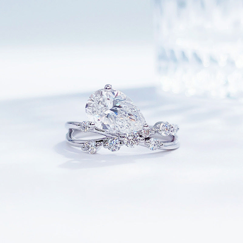 Pear cut lab grown diamond double-band ring by Lune Diamond