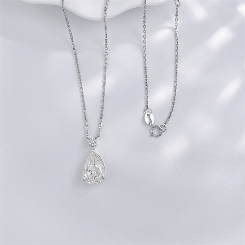 Pear cut lab grown diamond drop necklace by Lune Diamond